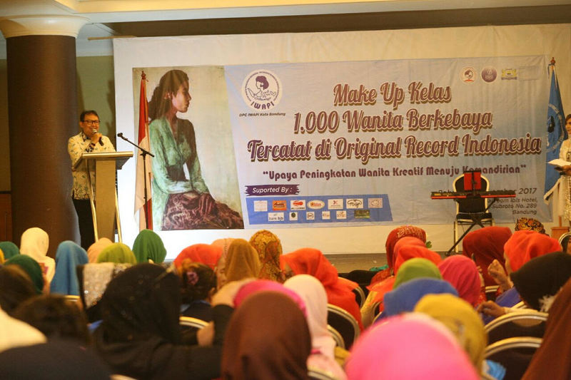 1000 Wanita Make Up Wajah di Bandung Pecahkan Rekor ORI